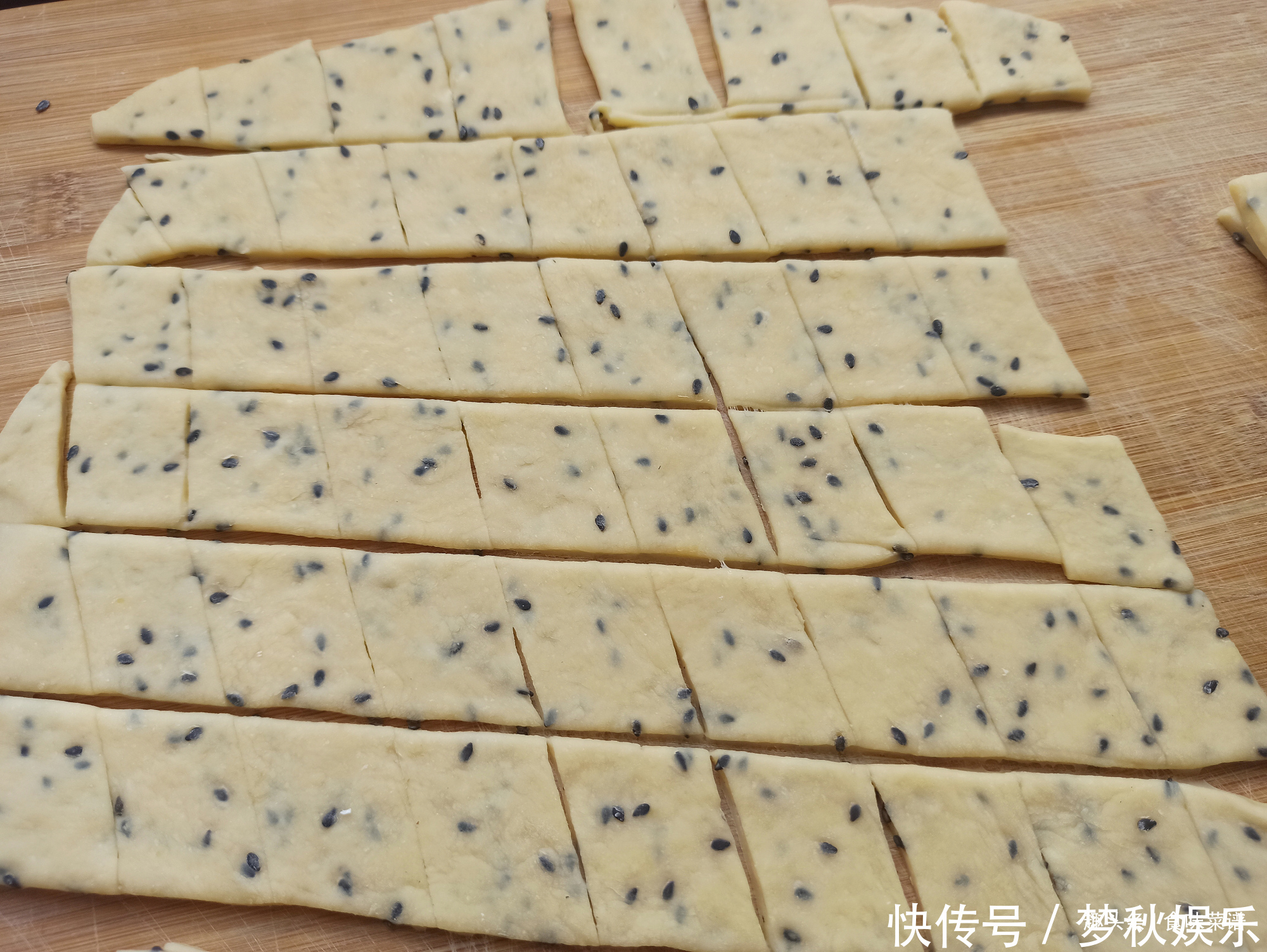 炸果子做更好吃,咬一口香甜嘎嘣脆,年味太足了,好吃不油腻