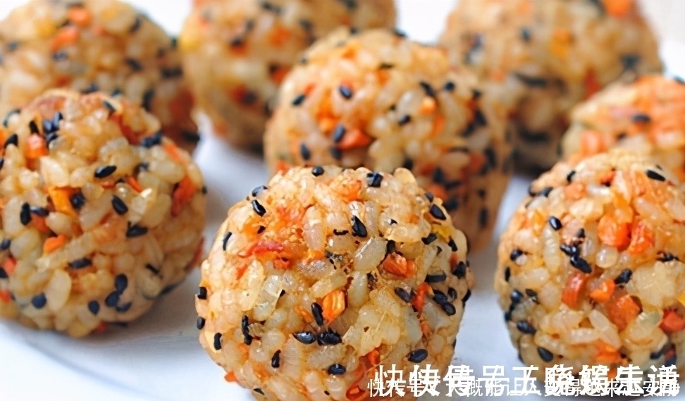 烤饭团|米饭新做法，儿子着了迷，配点蔬菜，简单一做，天天吃不够