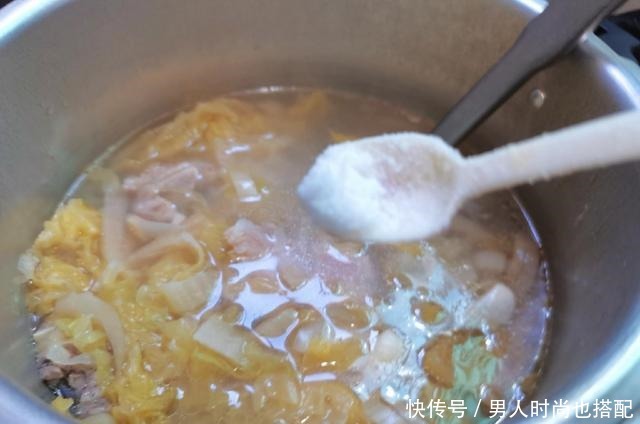 骨头|猪身上“最营养”的部位,10元一斤没人买,肉贩子自己偷留着吃