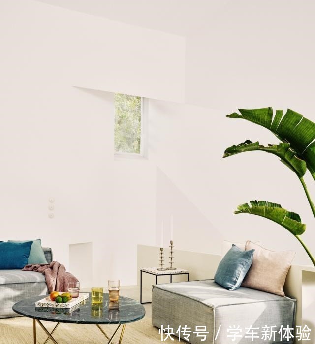 装饰|有品位的人,家里客厅只用大白墙!学会装饰减法,才拥有高级美!