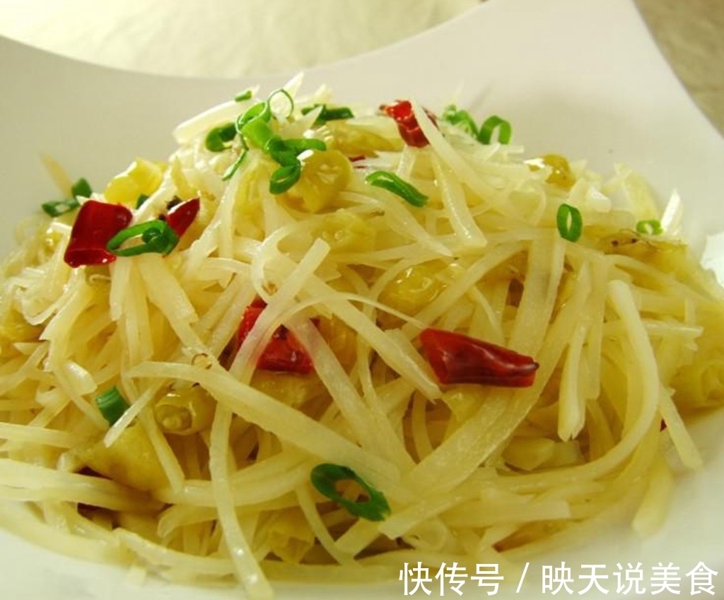 炒土豆丝时，万万不可直接下油锅，多加“1步”，吃起来又脆又香