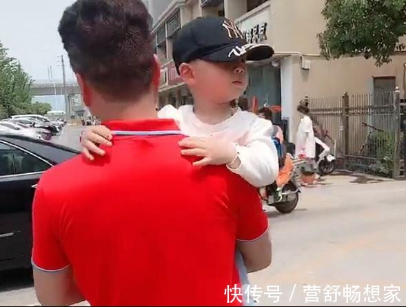 孙子|超时髦姥爷带孙子遛弯火了,网友不让姥姥省心的姥爷