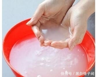 原来一碗淘米水作用这么大!既能美白又可淡疤,不知道太亏了
