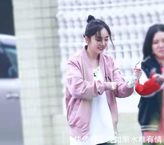 打底裤 小黑裤已经失宠了!现在流行“打底裤”外穿,搭大衣、卫衣都好看!