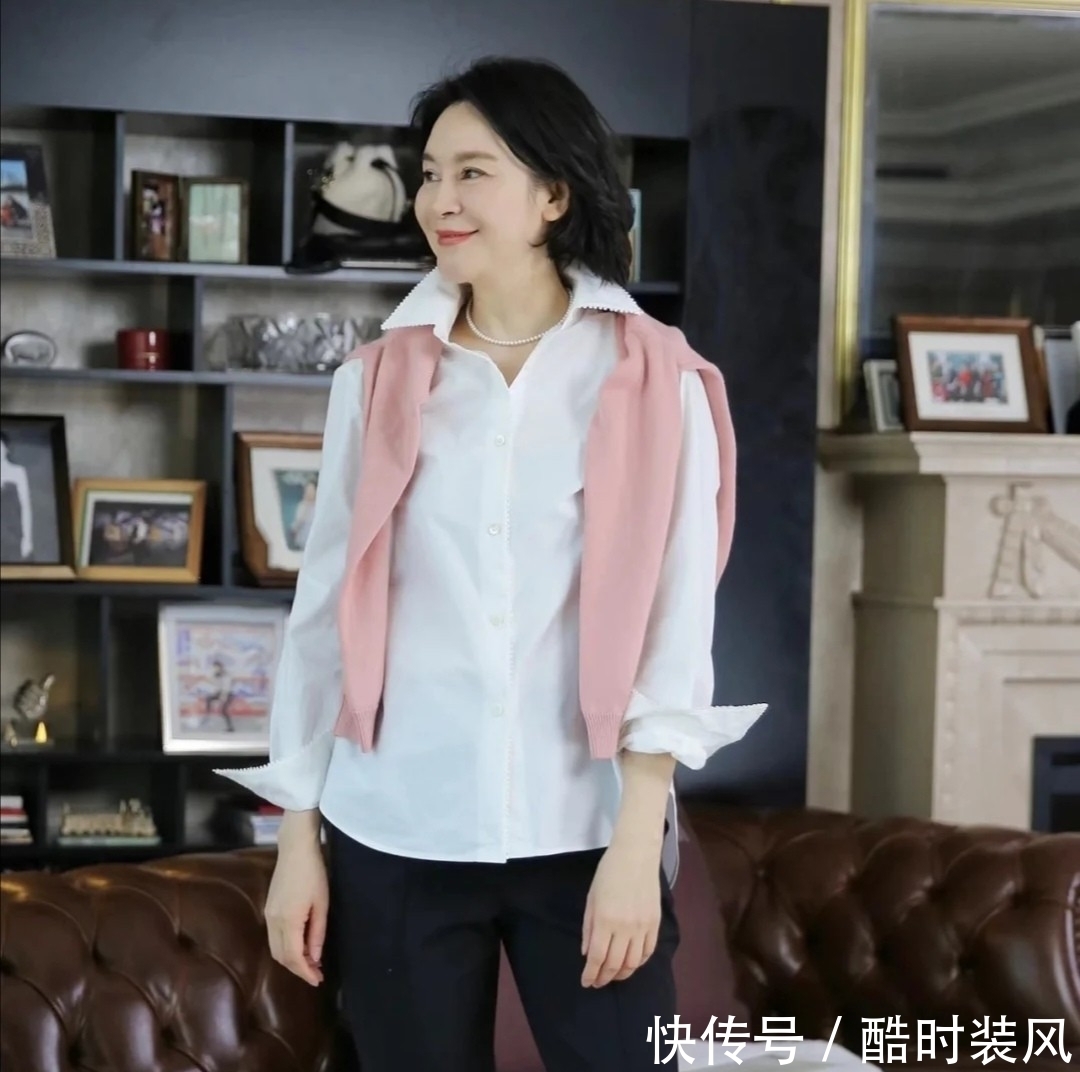 穿搭 她才是50岁+妈妈们的穿衣榜样!自然真实不扮嫩,得体大方有气质