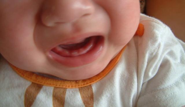 恒牙|这些征兆说明宝宝要长牙了,爸妈这样帮宝宝长出整齐洁白的牙齿!