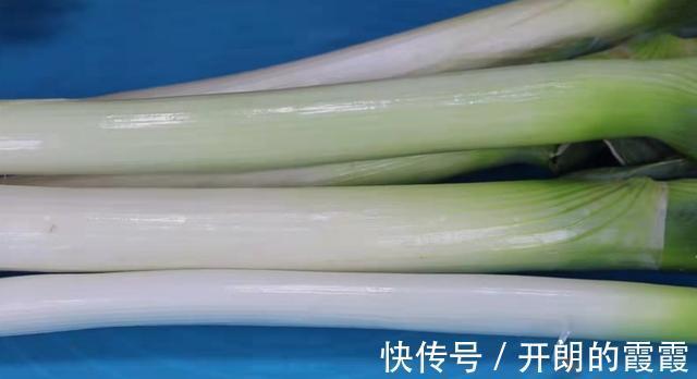 大葱最实用的3种保存方法，放一个月和新买的一样，不干也不空心