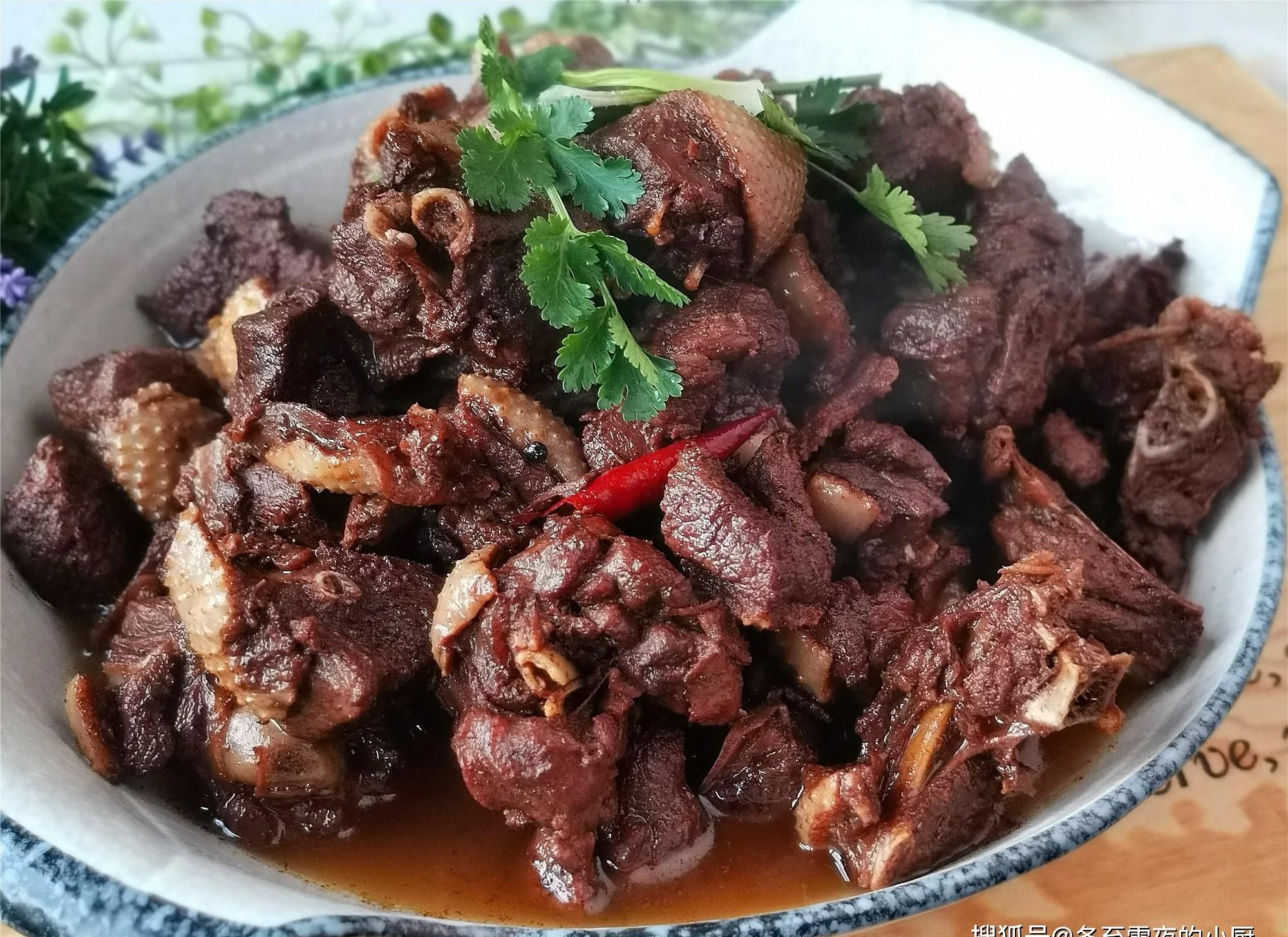  大鹅炖不烂，味道还腥？教你东北农家铁锅炖大鹅，软烂入味还不腥