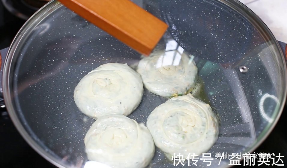 省时|韭菜馅饼学会这样做，不用发面省时省力又好吃，皮薄馅大凉了不硬