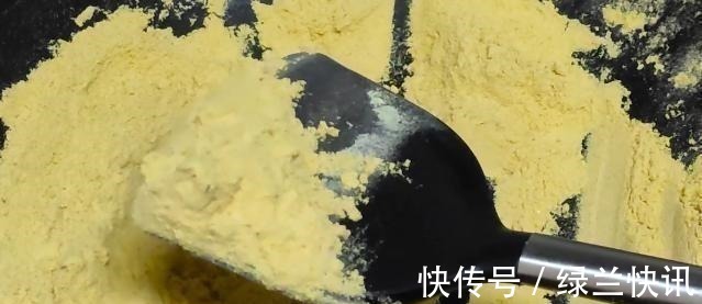 玉米面|早餐吃它,胜过喝豆浆牛奶,维生素钙极高,做一次吃半月