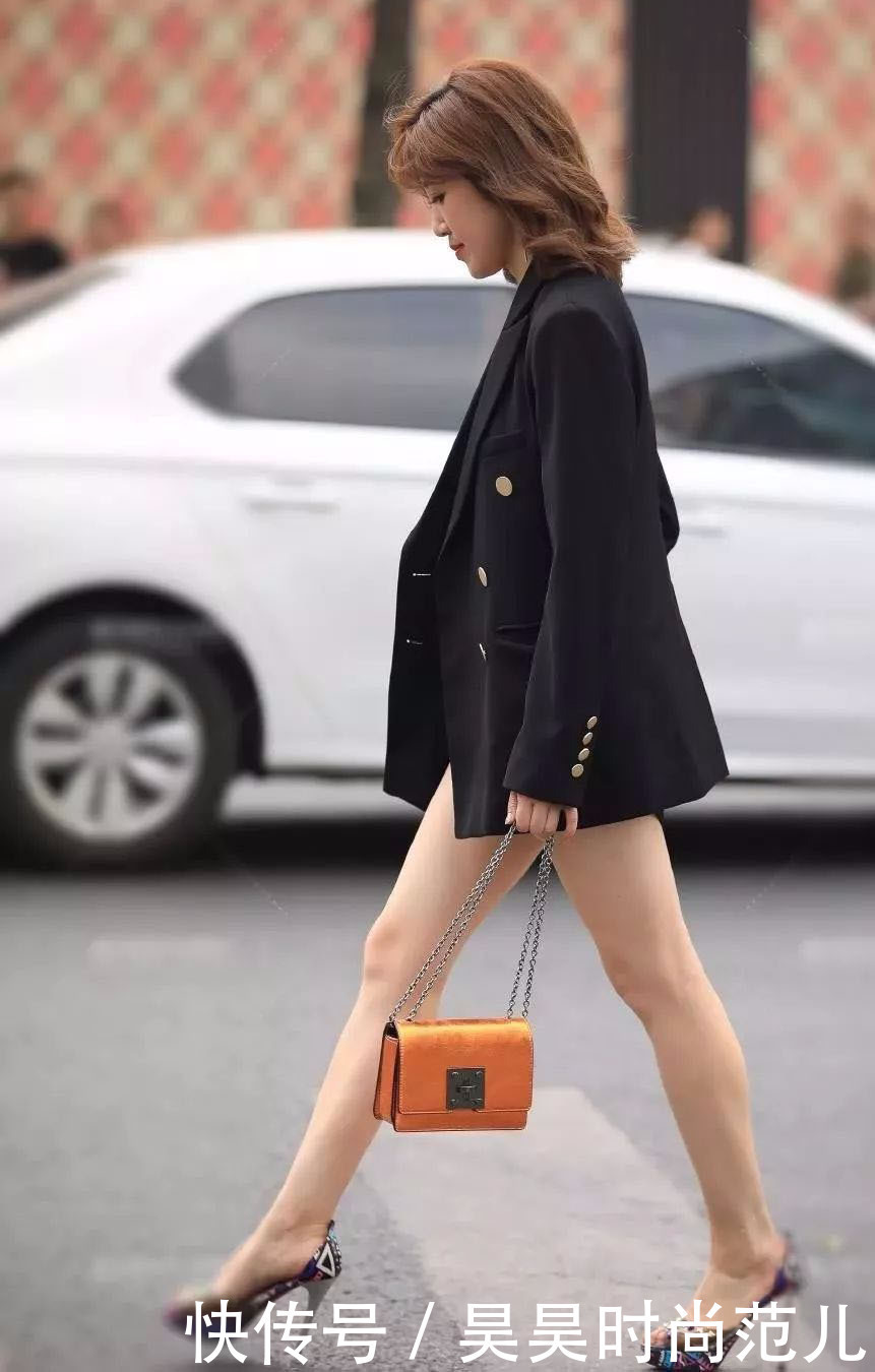 选择|气质女生的秋日穿搭,一身成熟黑色西装外套+短裤搭配,大胆知性