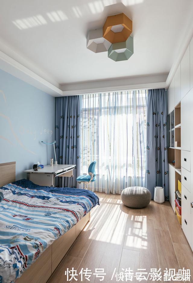 客厅|这对夫妻很有远见，客厅不放沙发茶几，让一家人的感情快速升温