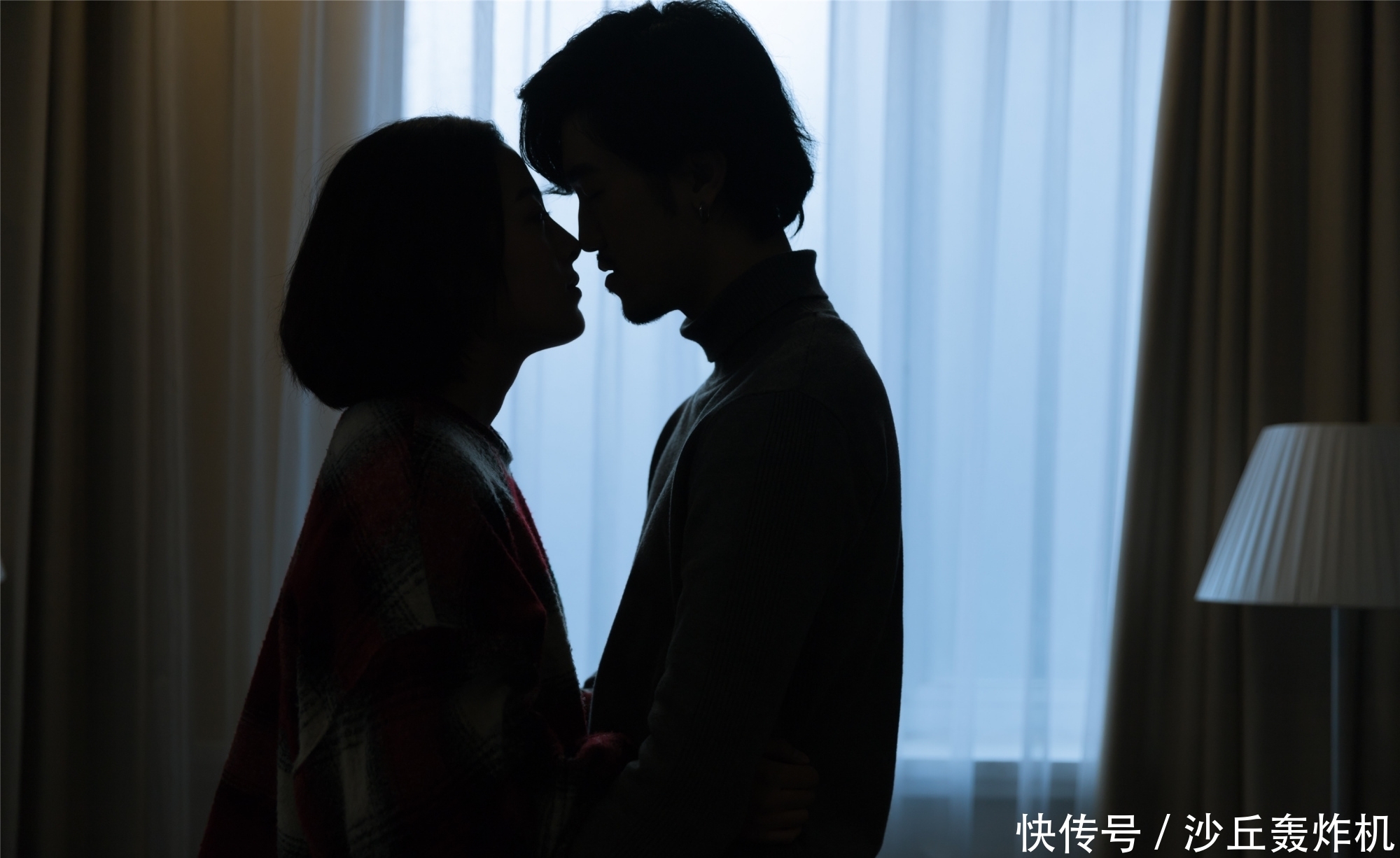低情商男人聊天vs高情商男人聊天,低情商男人聊天vs高情商男人聊天:两种不同的交流方式比较