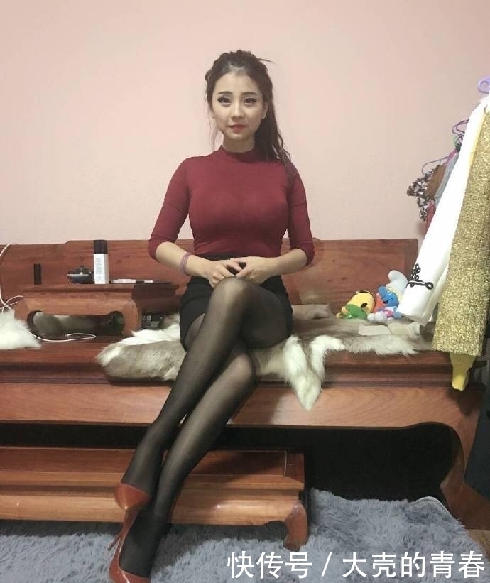 街拍:有气质有颜值的美女,身材有型很考验身材的穿搭!