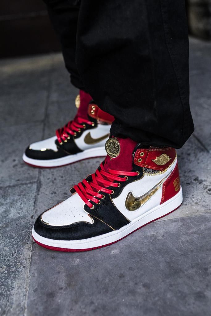 AJ1 钩子里灌水新玩法“牛转钱坤”，限量仅 88 套！