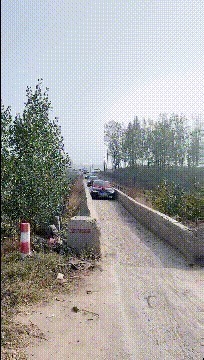 |搞笑GIF段子:妹子,整天摇来摇去,我怎样上课啊