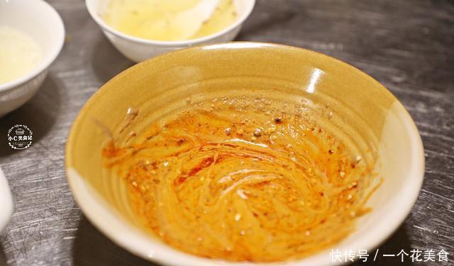 制作担担面|一碗好吃的担担面,关键在于料,才知道这配料必不可少的食材是它