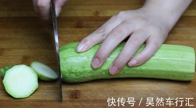 大蒜|西葫芦秘制做法，教你简单一做，营养不流失，拿大肉都不换