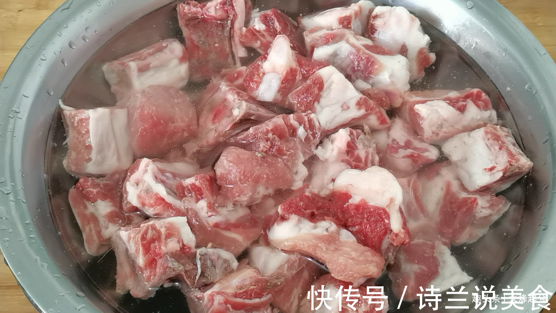 土豆烧排骨的正确做法，教你在家做，肉质鲜嫩既健康，下饭又下酒