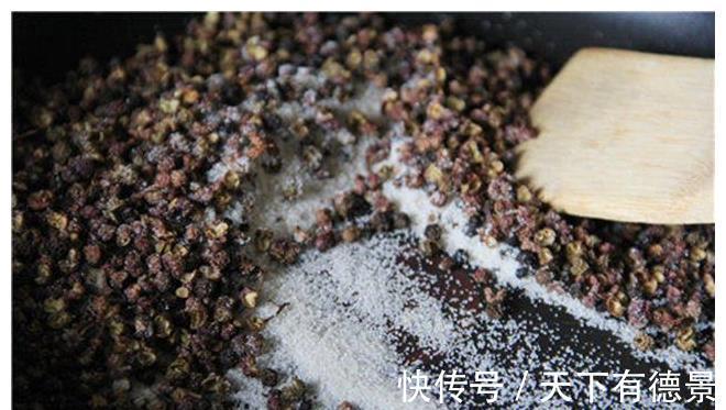 大厨|烧烤用的“椒盐”到底该怎么做？大厨教你做法，想吃再不用出去买