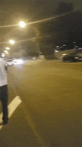 爬上来|“和朋友吃火锅,谁先爬上来谁先吃”我更关心怎么拿上来的……