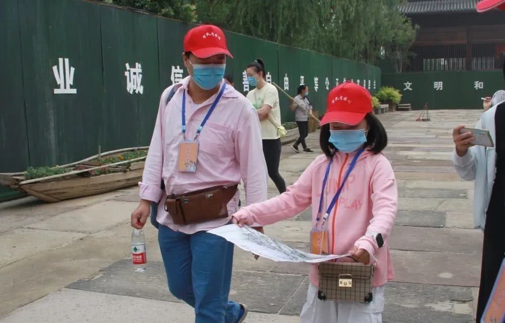 汴京|汴绣、汴京灯笼张、旗袍……市民考察团这次去了哪儿?