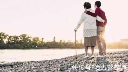 子女|当老人出现这4种征兆，作为子女要多关心，或许所剩时间不多了
