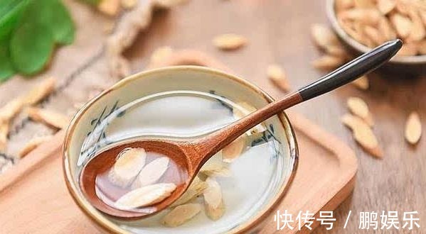 抗癌草|黄芪被誉为“抗癌草”，泡水放点“它”，效果翻一倍