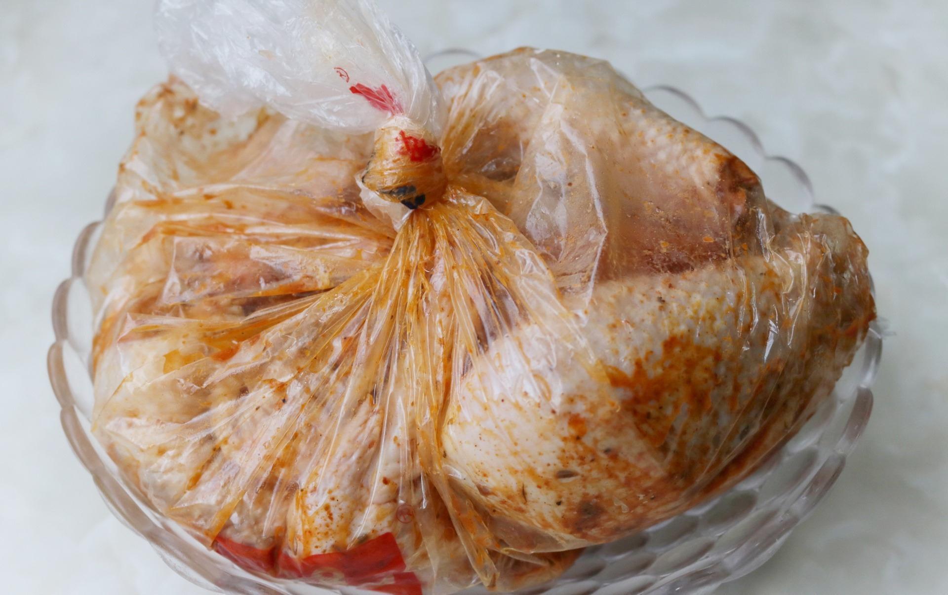 天气太冷了，用一只香喷喷的烤鸡，来抵御寒冷，真好吃呀