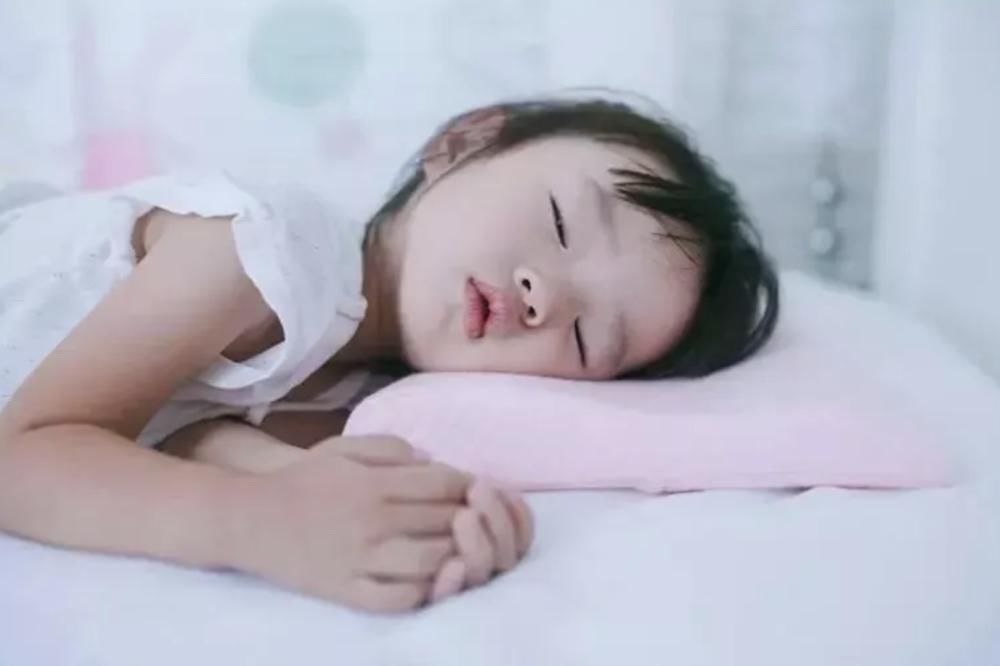 儿科医生|宝宝和谁睡,会影响将来性格儿科医生建议最好在6岁前完成分房