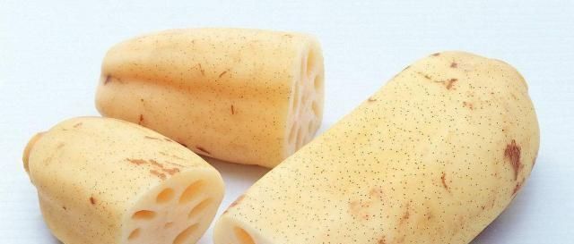 莲藕|炒莲藕时,不要直接下锅炒,炒之前多加一步,莲藕清脆爽口不发黑