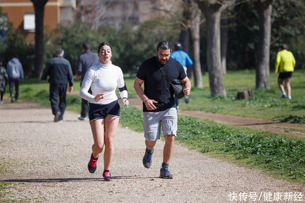 喝水|每天什么时候喝水最好？掌握正确的喝水时间可以美容养颜