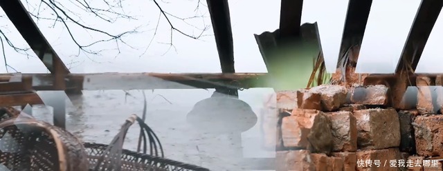 何炅|张子枫双手拿碗跟张艺兴碰,在哥哥面前敷面膜泡脚,没有少女架子