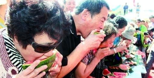 4种水果越吃湿气越重,中医称为“湿气王”,看完后告诉身边人