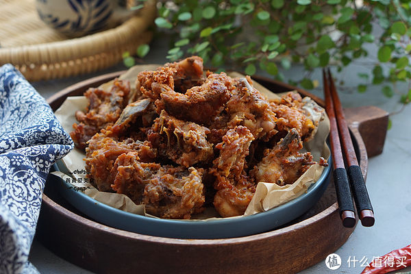 这才是骨头最好吃的做法，比啃鸭脖香百倍，外酥里嫩！停不下来