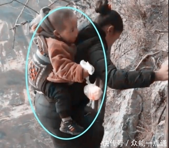 宝宝|妈妈背宝宝走“天梯”回家,看到梯子后,网友:捏了一把汗