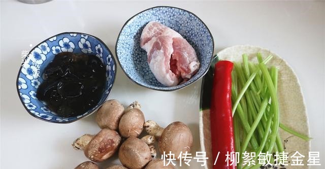 这道菜我家常做,5种食材一锅出,营养足味道好,做法还简单!