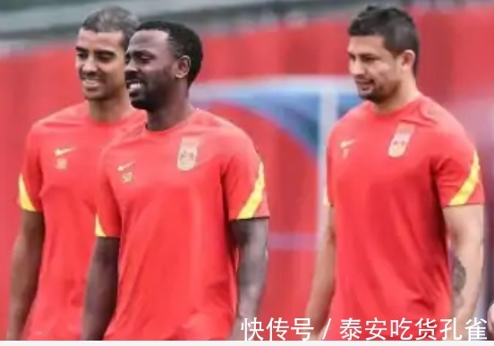足球之夜|深夜23点!李霄鹏接受央视专访,爆料归化球员2大问题,也有1利好