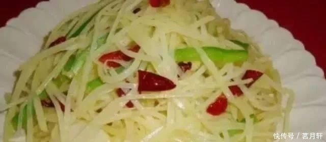 色香味|炒土豆丝时不要直接焯水，多做“这一步”土豆丝又亮又脆还入味