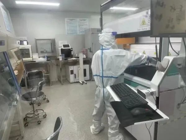 第一附属医院|@核酸检测的你:别急!样本要经历7个关卡