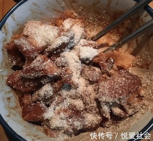 好吃|做粉蒸肉，别直接上锅蒸！大厨教你3窍门，肉质香嫩不油腻，好吃