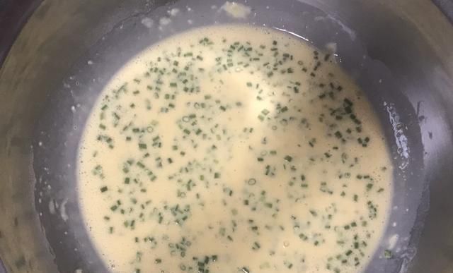 搅拌|早餐饼快速做法，2个鸡蛋，1碗面，10分钟做出全家人的早餐