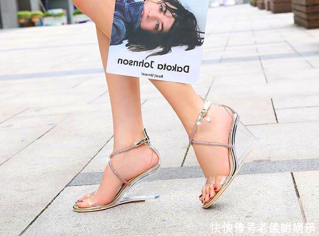 韩版交叉绑带水晶凉鞋,时尚鱼嘴仙女风日常,百搭办公时装高跟鞋