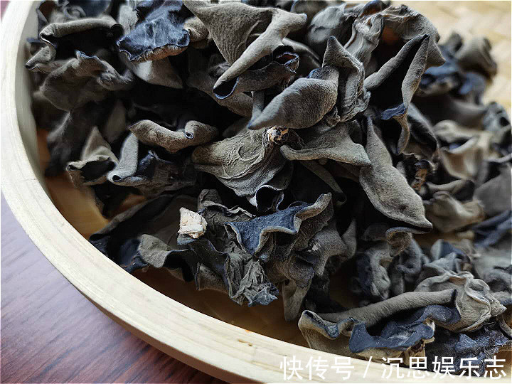 吃木耳,为何要焯水不焯水能吃吗一文读懂木耳的正确食用方法