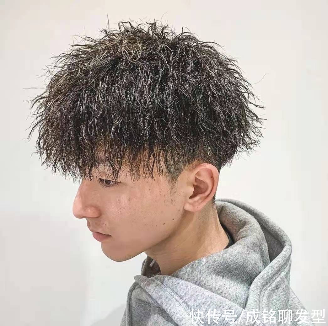 脏辫 男生烫发的种类有哪些？如何选择适合自己的发型？看这三类就明白