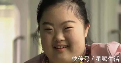 婴儿|9个月婴儿紧握拳头,奶奶发现有问题带去医院检查,医生:来晚了