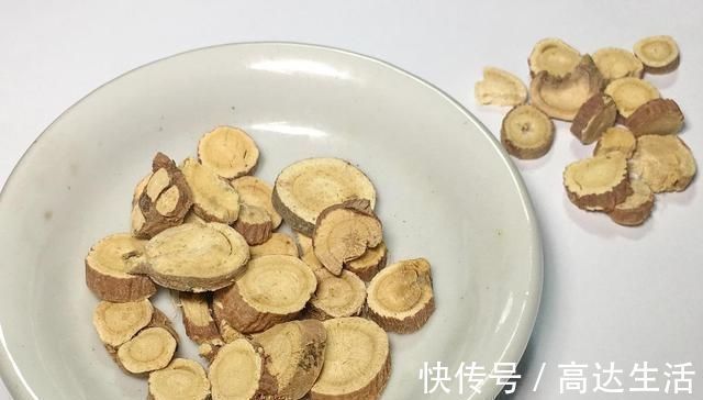 泡水|枸杞和它“天生一对”，泡水喝，给肝肾“冲个澡”，气色也变好了