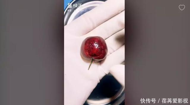 王醫生|32歲醫生竟給水果做手術？一夜吸粉12萬！網友：“我的膝蓋跪爛了”