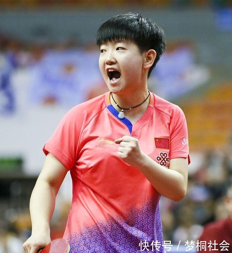 孙颖莎|强强对话!孙颖莎3-0王艺迪,世界第二展现大心脏,球迷心疼她
