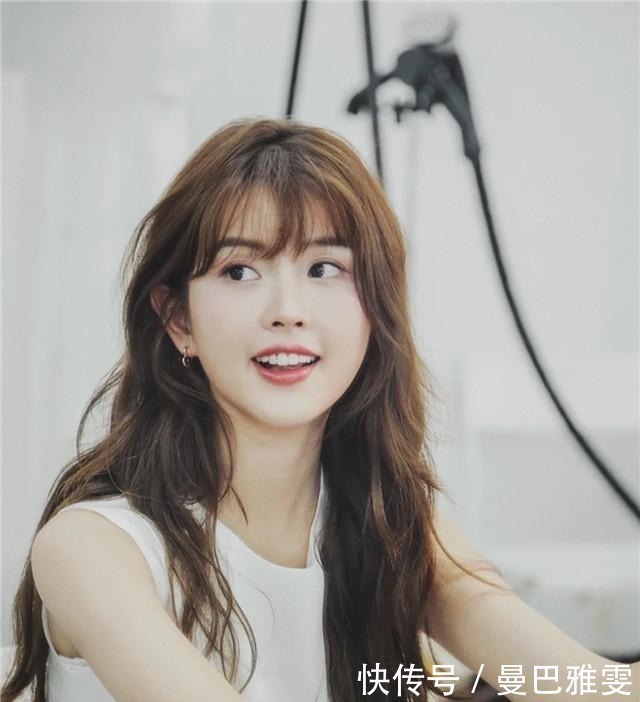 发型可不能瞎换,建议女生:多考虑这4种“热门款”,洋气显脸小